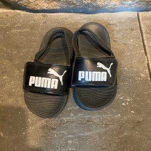 Toddler Puma slides size 9